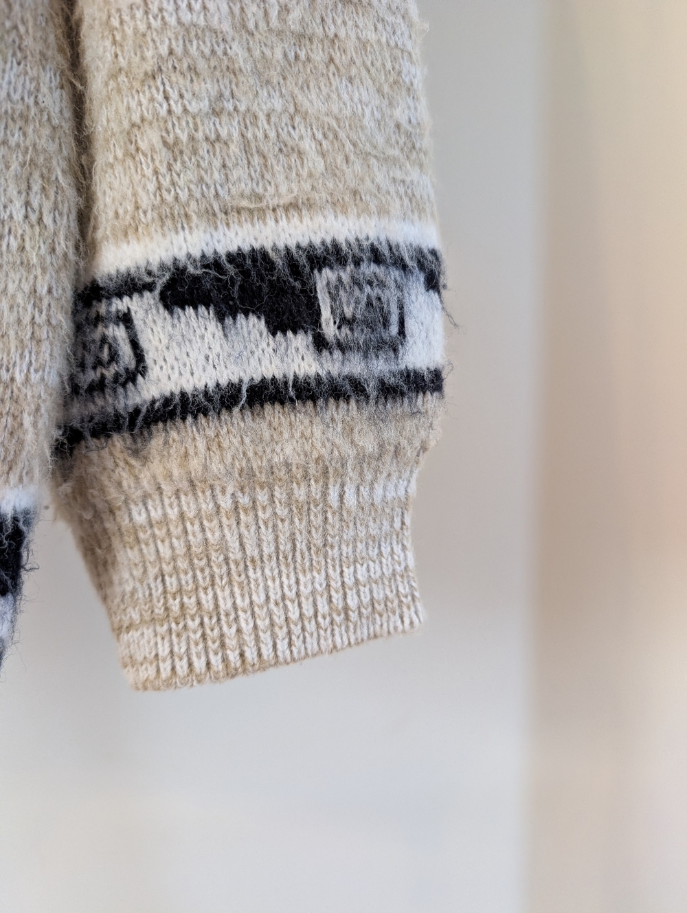 Unisex Handmade Peruvian Beige Patterned Button-Front Cardigan Sweater GORGEOUS - Picture 7 of 9